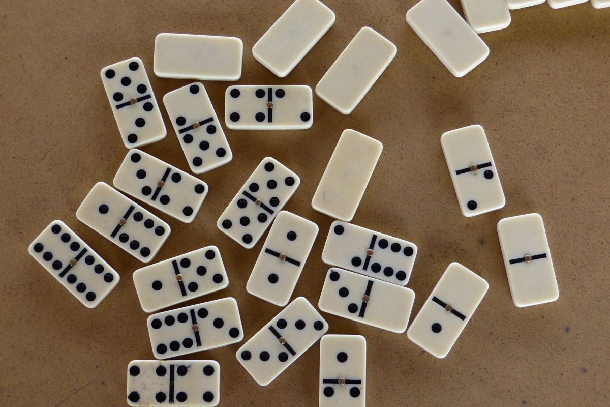 Dominoes